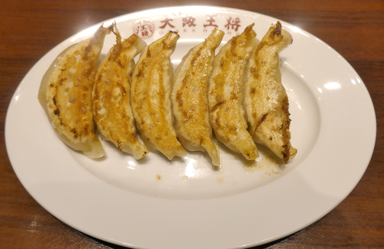 「麻婆モッツァレラ炒飯」のメニューで、「元祖餃子」のリニューアルを知って追加注文