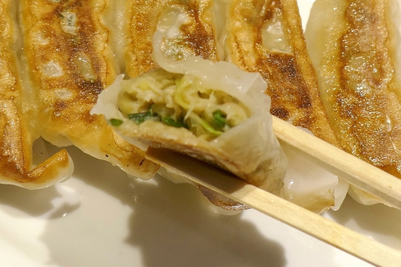 「焼き餃子」は、味噌の風味が効いたジューシーかつさっぱりとした餡がウマい！