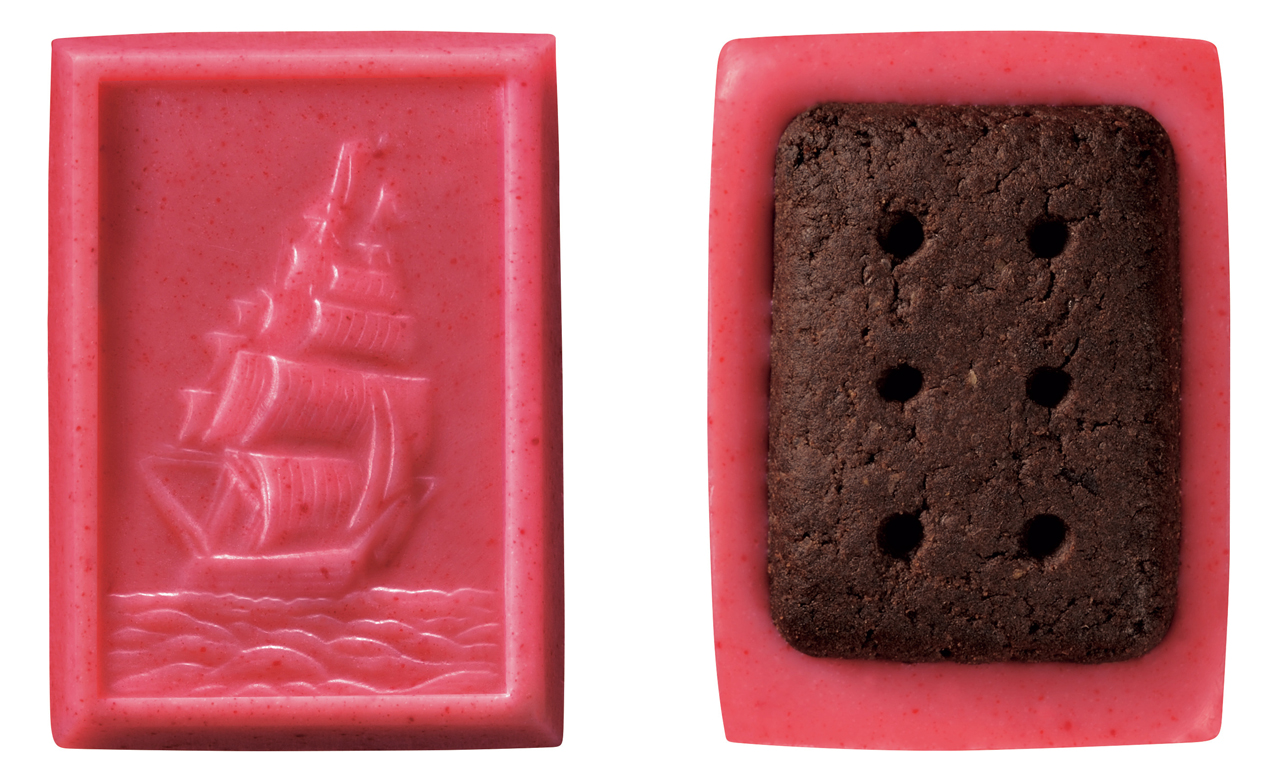 「濃苺」は、苺を40％も使用したいちごチョコ＋ココアビスケットの組み合わせ