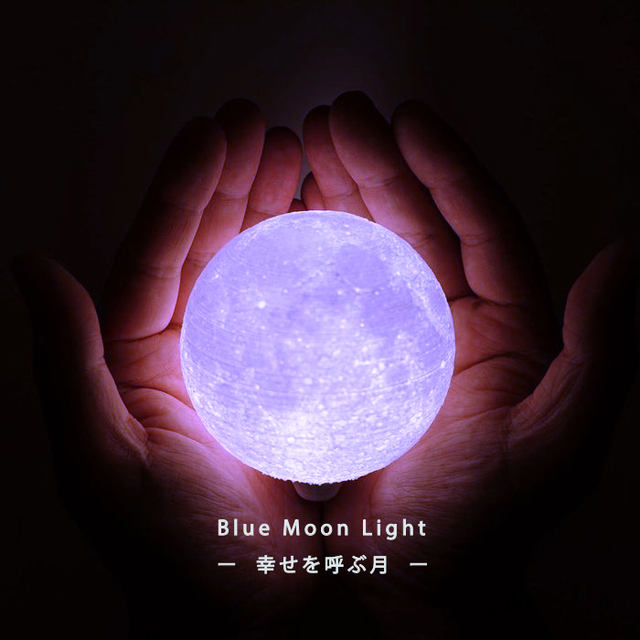 手の中で月が光る 月面を三次元的に再現した惑星ledランプ Moon Light がヴィレヴァンオンラインで取り扱い開始 願いを叶え 恋を叶え 幸せを呼ぶ ネタとぴ