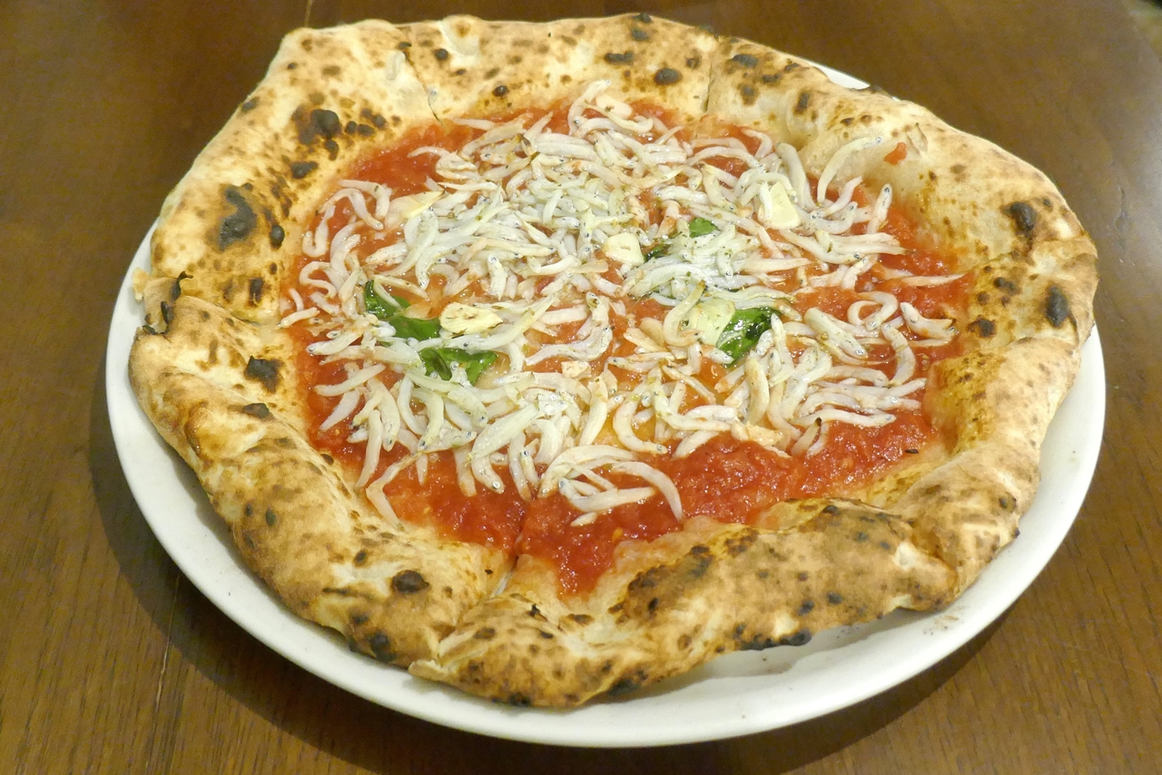 メインのピザは、トマトソースベースの「チチニエッリ」を選んでみました