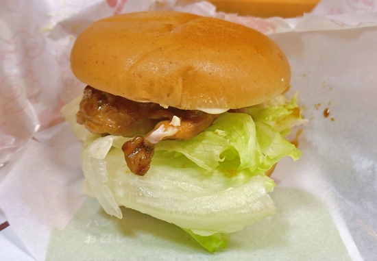 食レポ モスバーガーに 激辛テリヤキチキンバーガー 登場 世界最辛の唐辛子を使った激辛ソースは痛みを感じるほどのマジ辛 後からテリヤキ マヨのウマさがじんわりウマー ネタとぴ