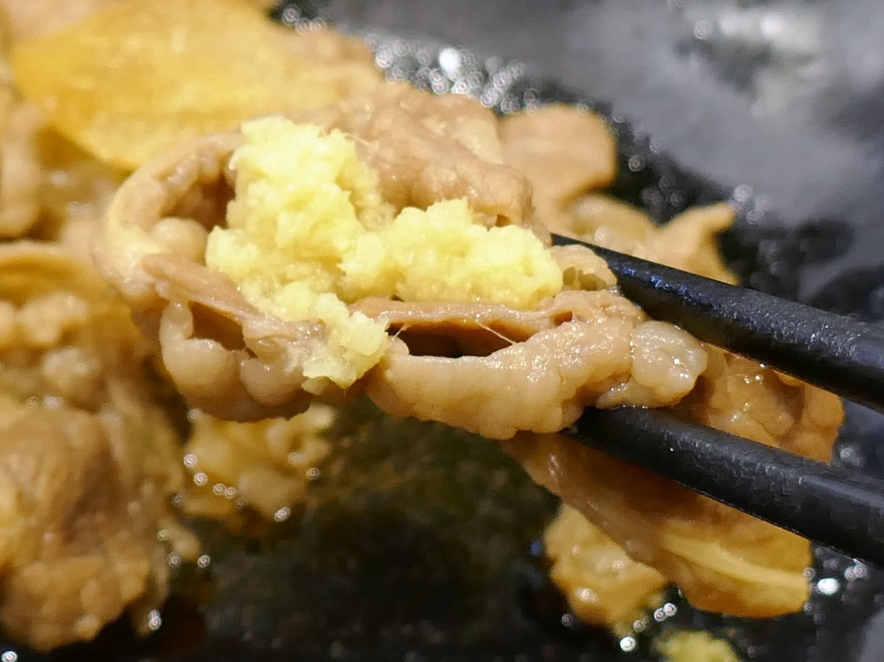 「牛皿」に生姜を交えることで刺激的な辛さが加わって食べるペースもUP！