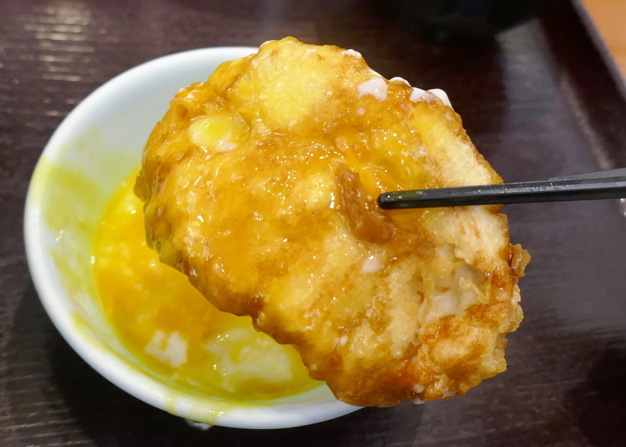 「半熟玉子」と「阿波尾鶏　鶏天」の組み合わせは、「阿波尾鶏　鶏天」の美味しさはそのままに、黄身と白身の風味が良く馴染んで美味しさと食べやすさが共にUP！