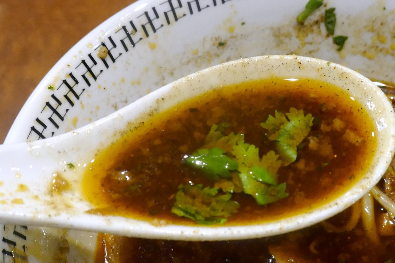 パクチーをプラスすることで、スープ全体の清々しさが大幅にUP！