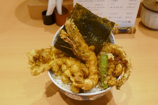 【食レポ】「かつや」のアークランドサービスが天丼専門店「江戸前天丼はま田」をオープン！ 丼ぶりからはみ出す大きな