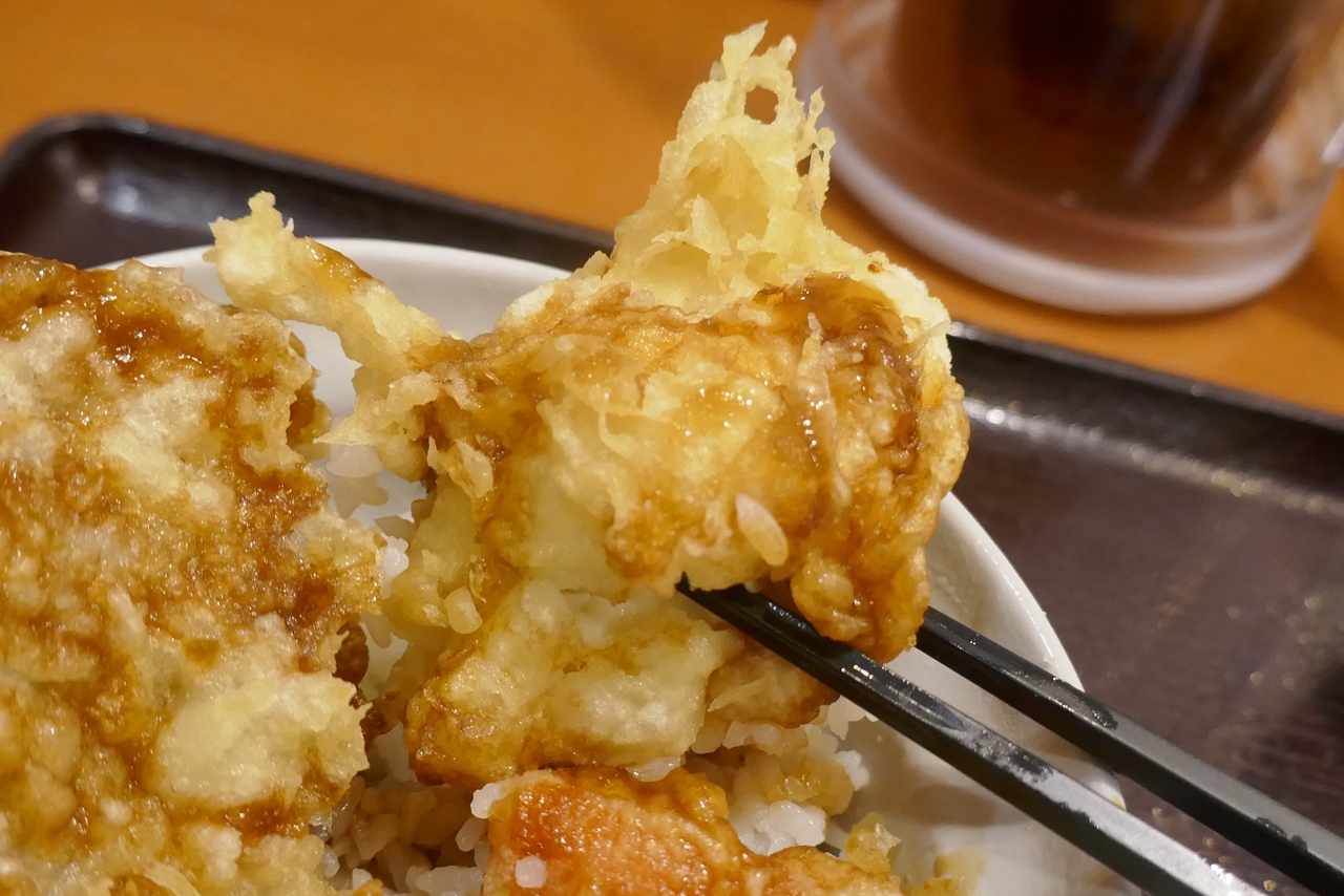 「ポテサラ天」は、ホクホク食感のじゃがいもの食べごたえが最高な上に、酸味強めなマヨネーズの風味が効いて、天ぷらあるあるな脂っこさは0！