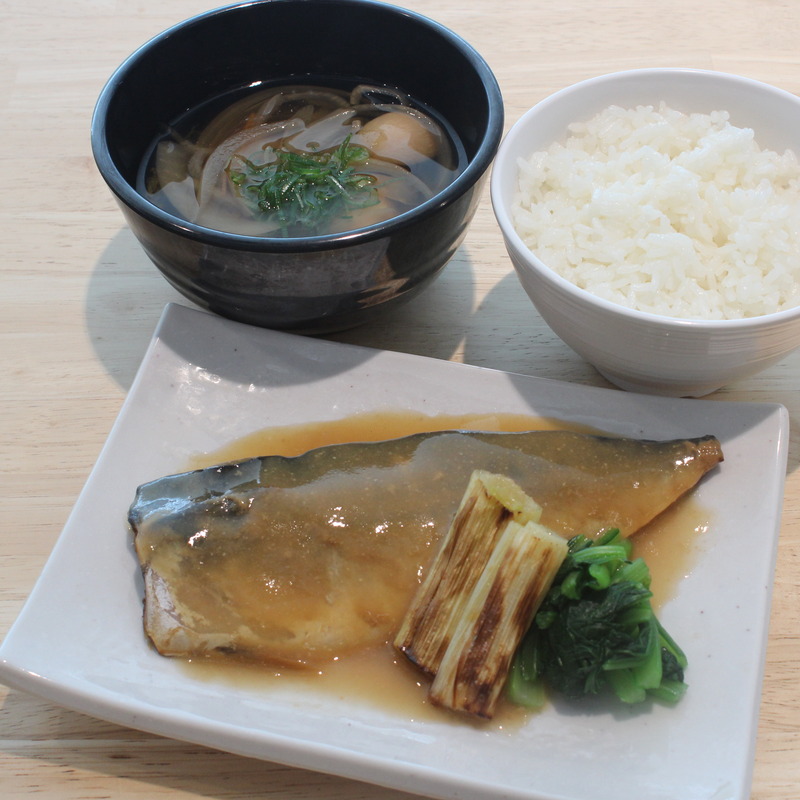 「鯖の味噌煮と具沢山けんちん汁」　693円→543円(－150円)