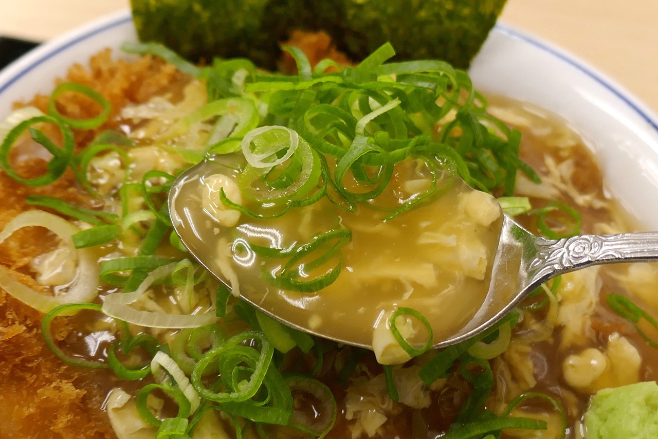 あんかけは鰹や昆布の旨味とともに、塩気や甘味、卵の風味がバランス良く効いてまさに和なウマさ！