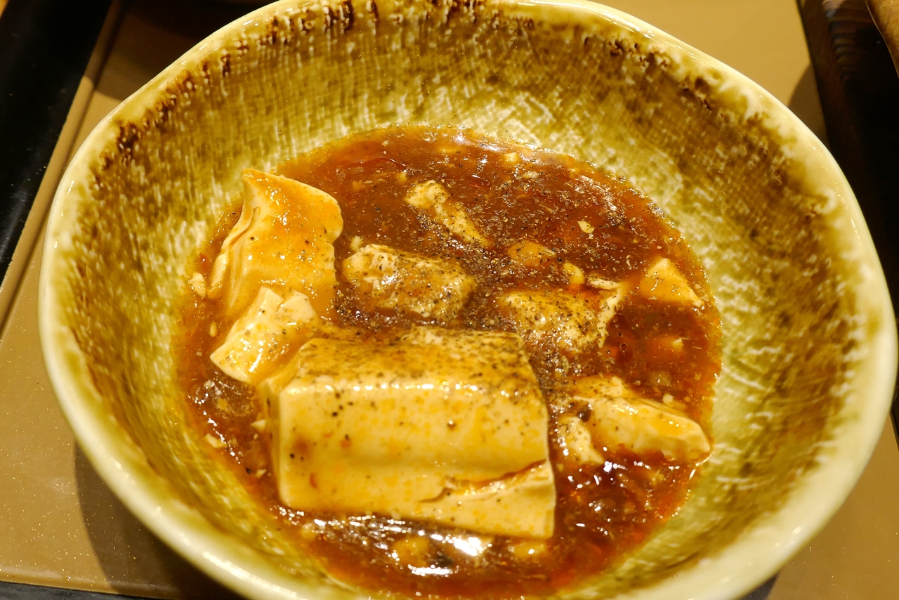 四川花椒をプラスした四川麻婆豆腐は、痺れるような辛味が効いて後味が軽やかに変化！