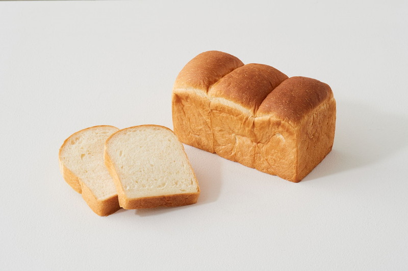 「牛乳屋さんのおいしい食パン」600円(税別)