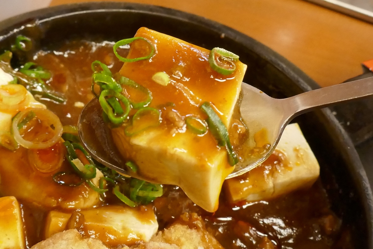 麻婆豆腐は若干麻婆餡と豆腐が馴染んでない点がウィークポイントですが、豆腐から滲み出たの水分が麻婆餡に良い具合に馴染んで後味爽快！