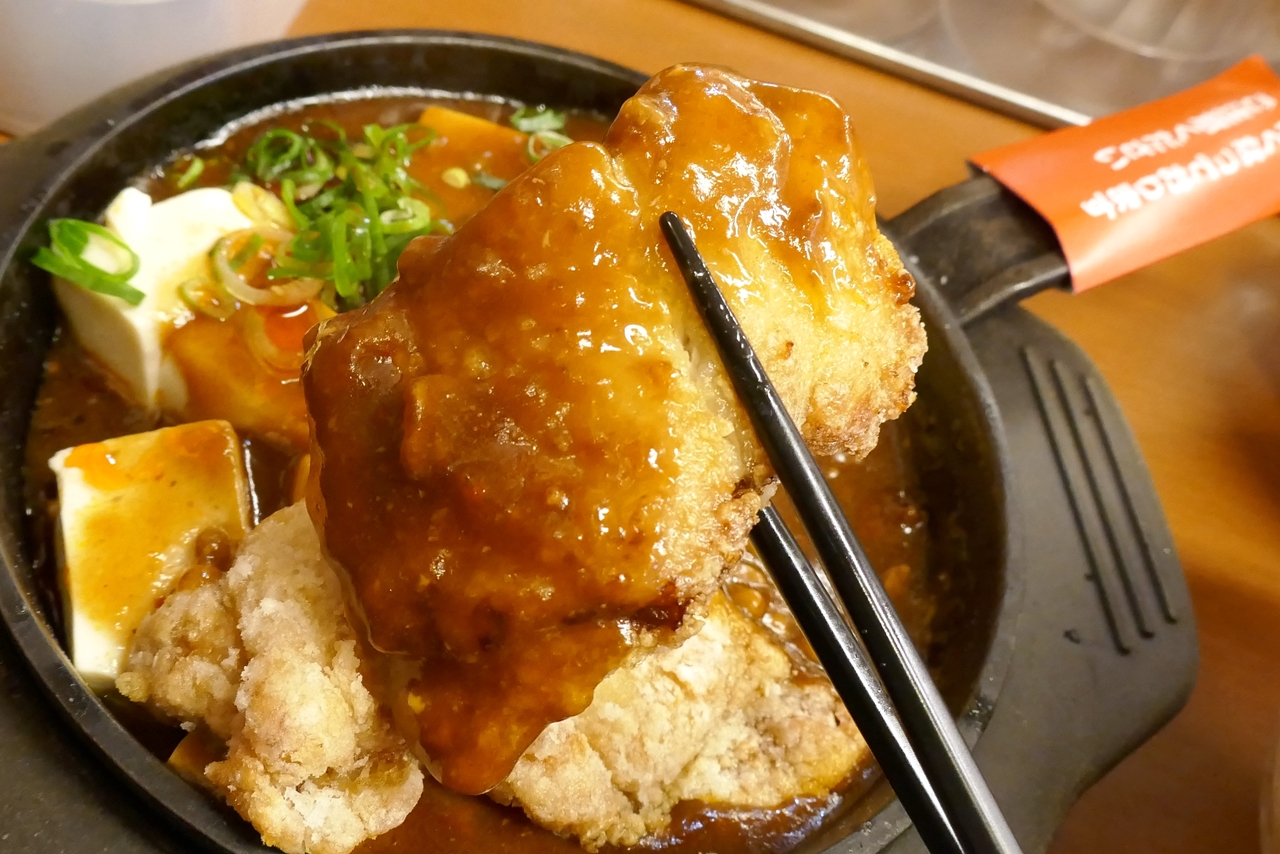 若鶏竜田はジューシーさ満点で、麻婆餡の風味とマッチして至高なるウマさ！