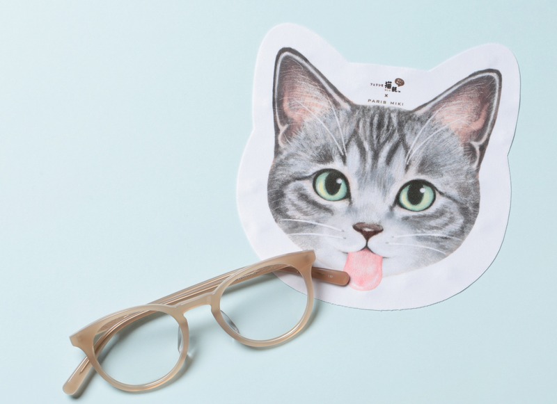 猫が一生懸命メガネをピカピカにしてくれる「猫の舌ぺろメガネ拭き」(税別600円)