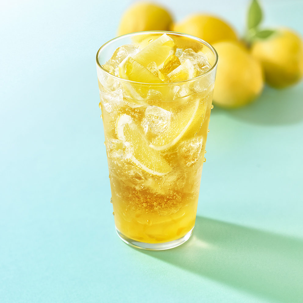 「まるごと！レモンのジンジャエール（はっさく果汁0.5％使用）」Lサイズカップで454円（税別）