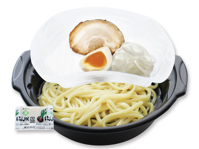 くら寿司が回転寿司チェーン初のうどん ラーメンの持ち帰り販売を本日25日 月 開始 出前館 での出前サービスもスタート 4月度の持ち帰りは前年比で約2倍 ネタとぴ