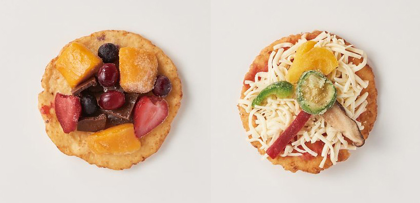 左「フルーツ＆チョコのデザートピザ」432円、「ヘルシーチキンのピザ」540円（税込）