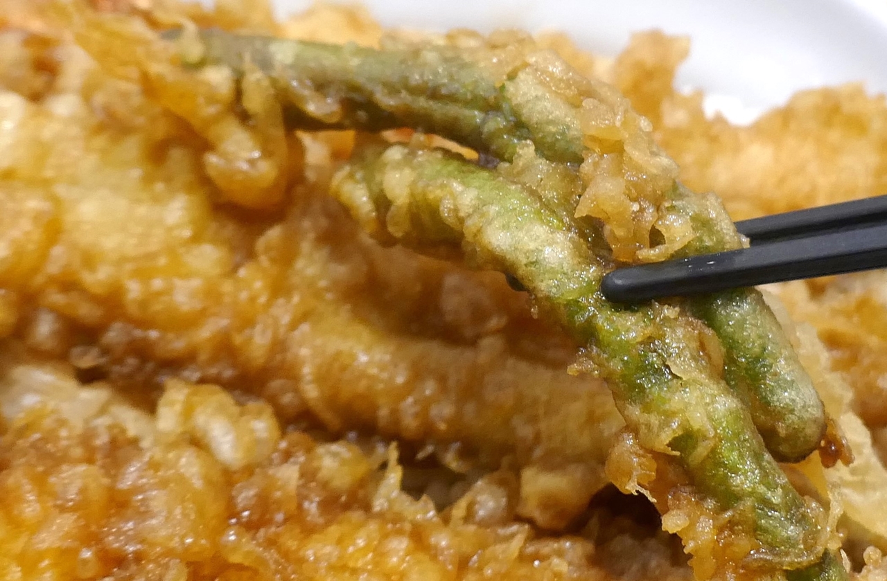 天ぷらとは思えないほどにみずみずしさ満点ないんげん天は食事のシメにピッタリ！
