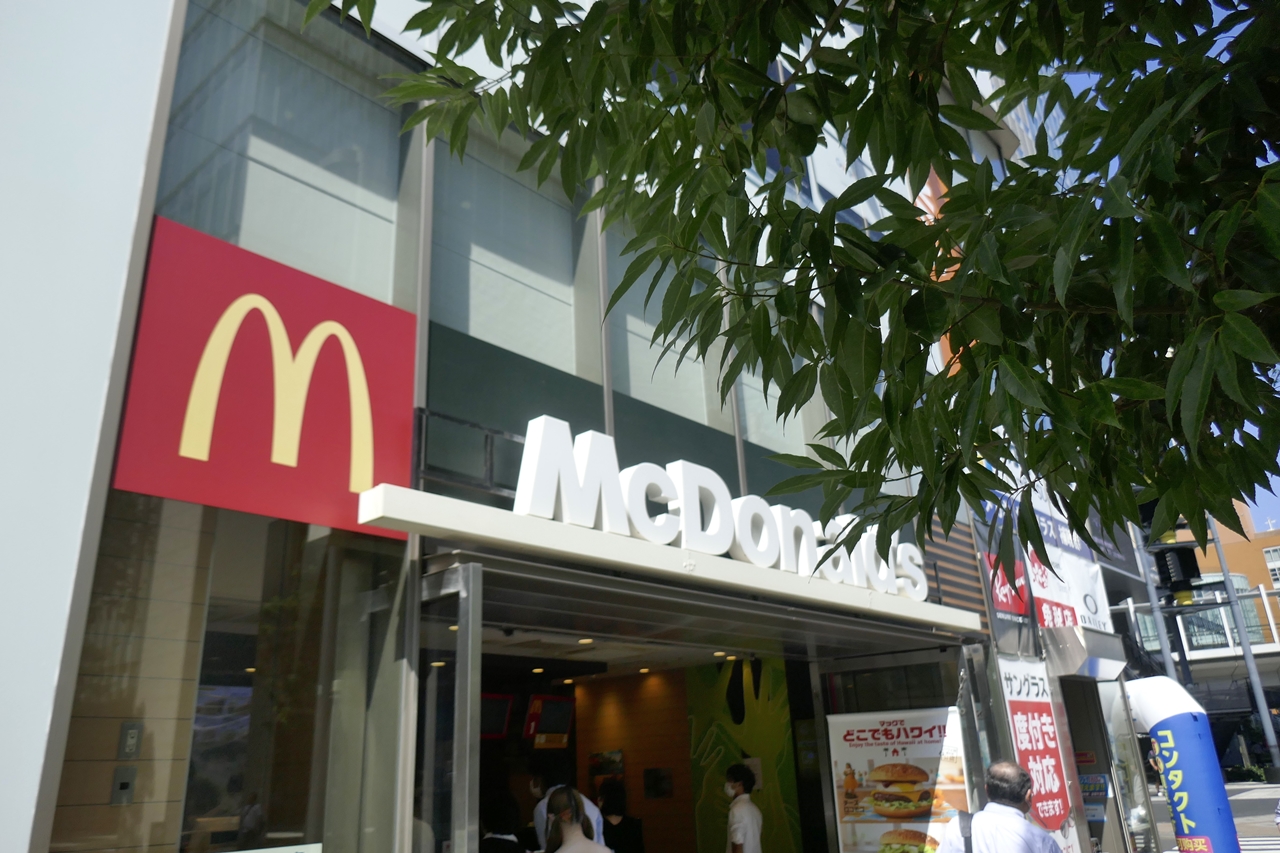 「マクドナルド　ビックカメラAKIBA店」は、JR秋葉原駅から徒歩3分ほど