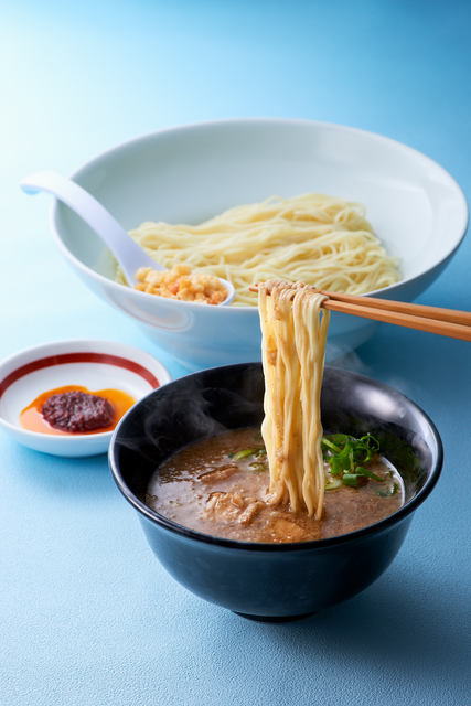 一風堂夏の風物詩 細つけ麺 が進化 今夏は濃厚魚介 黒酢の新組み合わせ 博多細つけ麺 玄米黒酢仕立て が本日11日 火 から期間限定販売 ネタとぴ