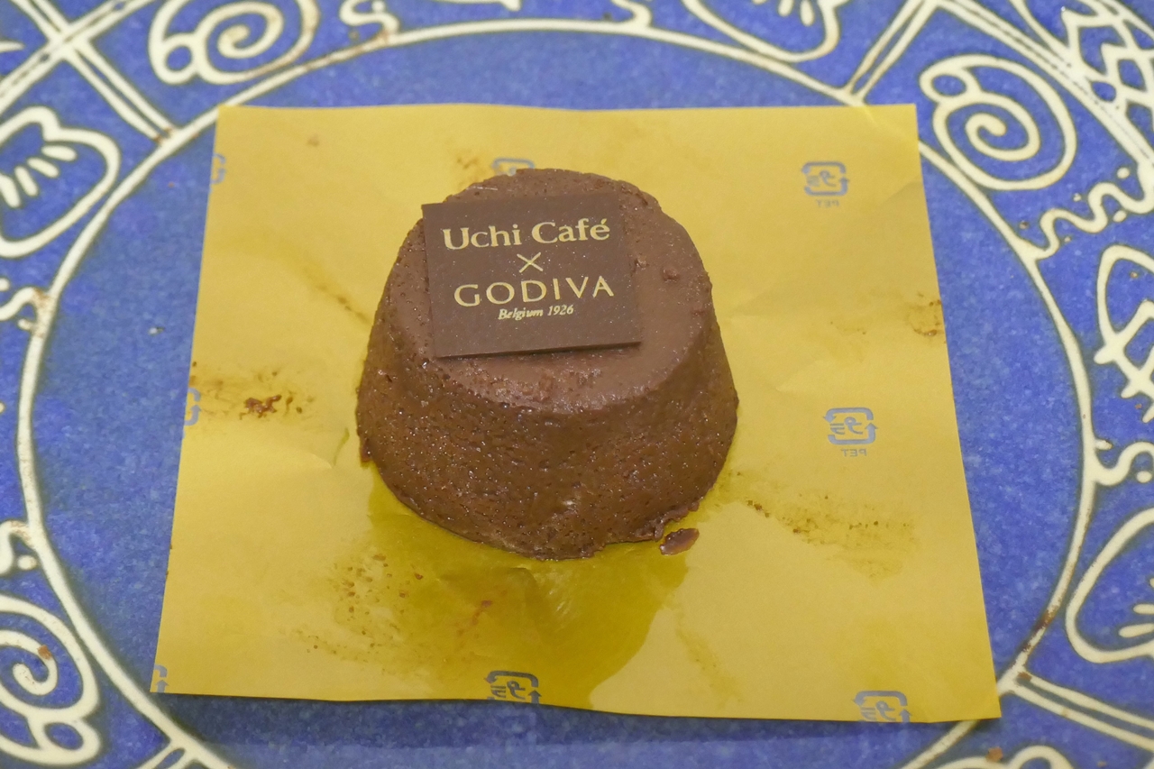 「Uchi Café×GODIVA　テリーヌショコラ」は、まさに見た目も色味もチョコ尽くし！