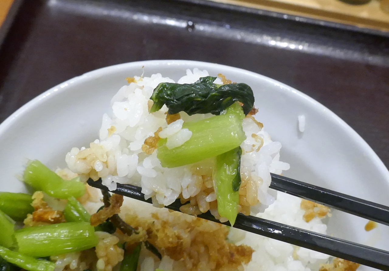 ほどよく塩気が効いた野沢菜漬けが入ったこともあり、天ぷらを交えずとも食が素晴らしく進みます！