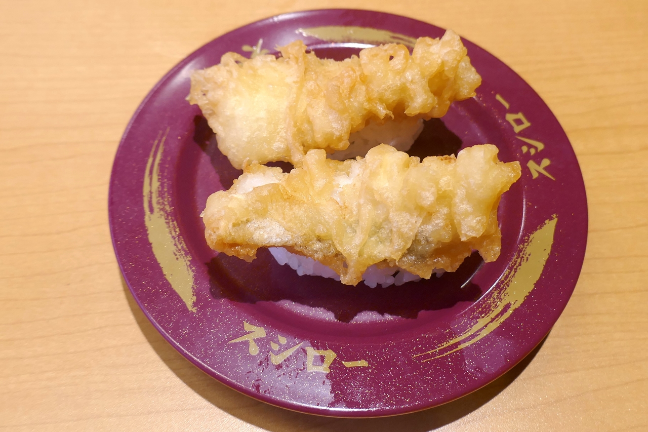 「真鱈の天ぷらにぎり」は、優しい甘味が特徴的で、熱々で濃いめなウマさの「北海道ザンギ」との相性も良好！