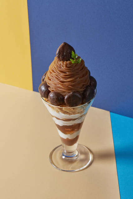 ココスの マロンフェア が好評すぎて販売休止 高さ約25cmのパフェなのにモンブランなど店内手絞りにこだり出来たてしっとりの5品 食材供給が間に合わず 再開は24日 火 以降の予定 ネタとぴ