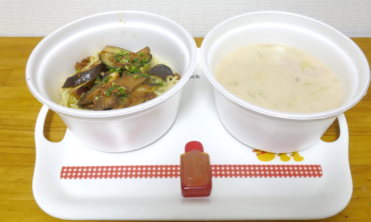 テイクアウト版の「とくちゃんぽん麻婆茄子」は、それぞれ別容器に麺とスープがINしている上に、思いのほか花椒オイルの量が多め！