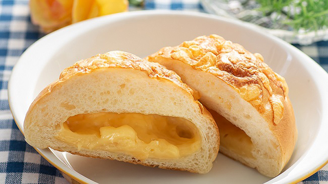 100円コンビニ ローソンストアから新スイーツ プリンに美味しいチーズスフレのせました 4個100円の 棒豆大福 温めて食べたい Vlとろー りチーズパン も ネタとぴ