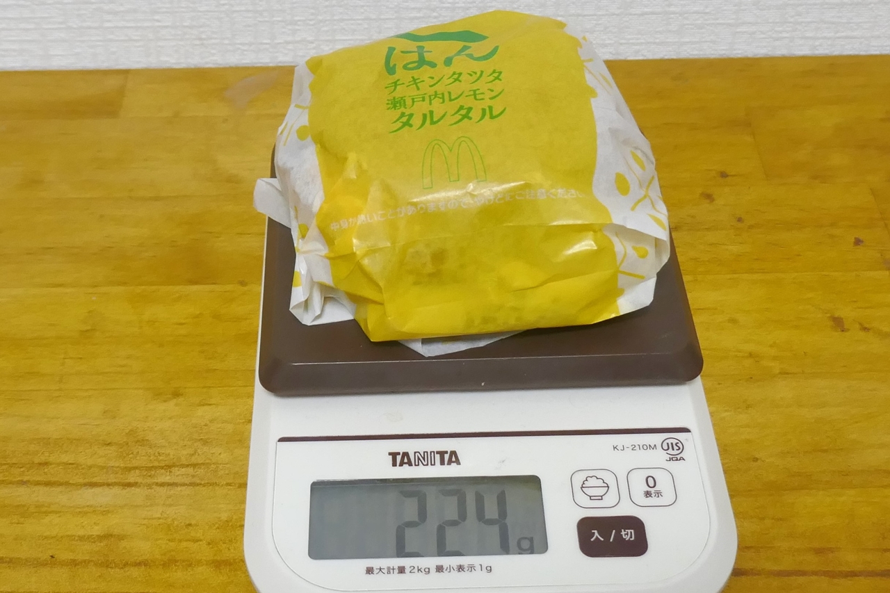 容器込み「ごはんチキンタツタ　瀬戸内レモンタルタル」の重量は224g