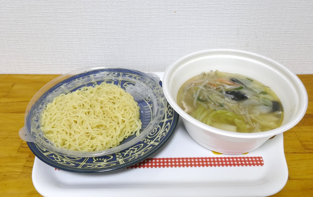 「野菜たっぷり塩たんめん」は、麺とスープが分かれている点が好印象！