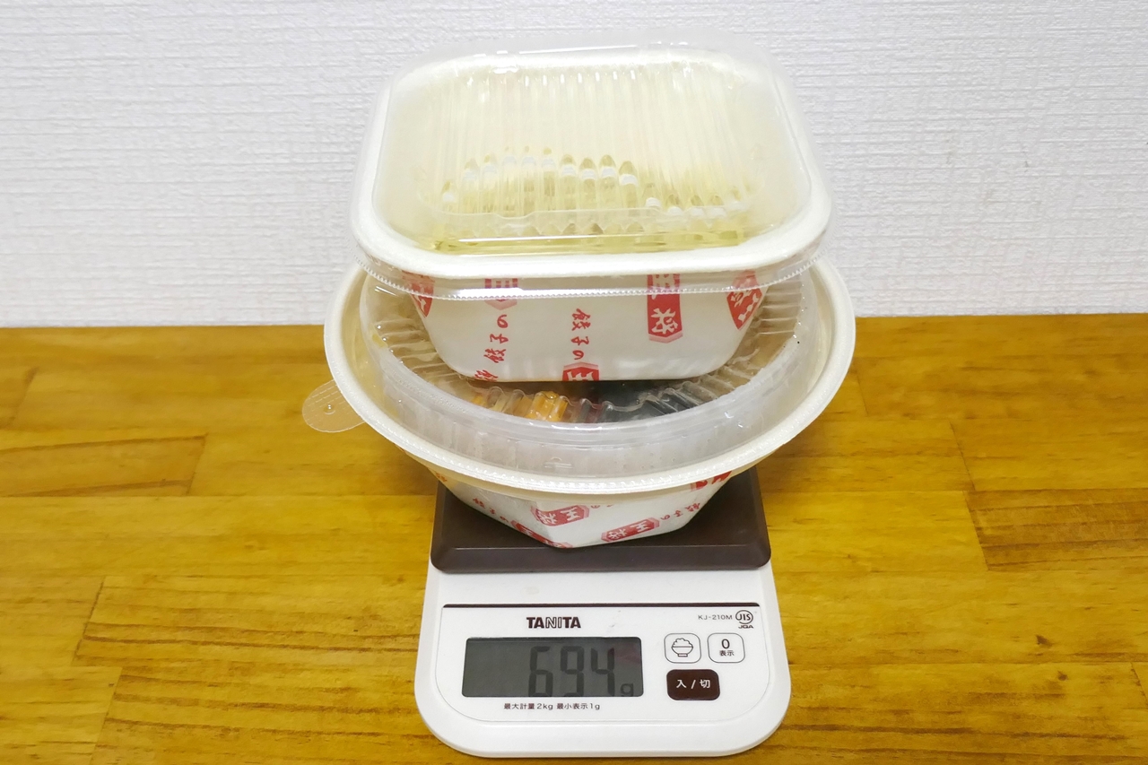 容器込みの「極王天津麺」の重量は694g