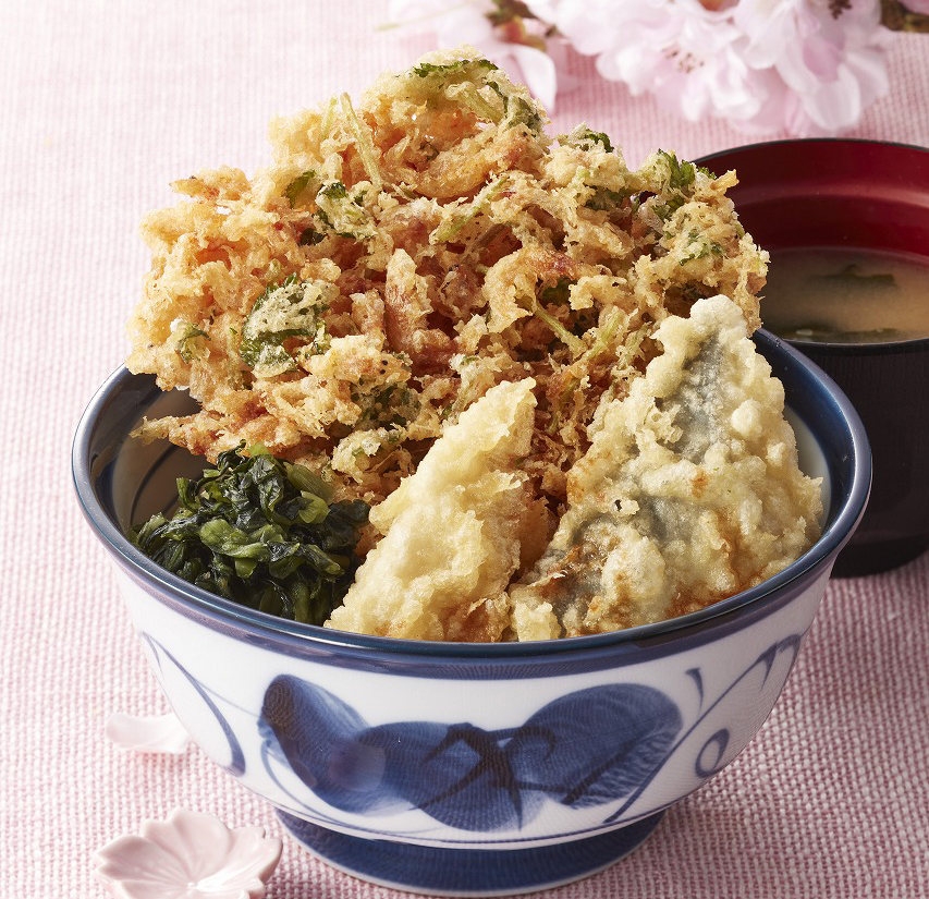 「桜海老天丼」780円（税込）。桜海老のかき揚げ、鰆（さわら）の天ぷら、たけのこの天ぷら、広島菜（青じそ風味）