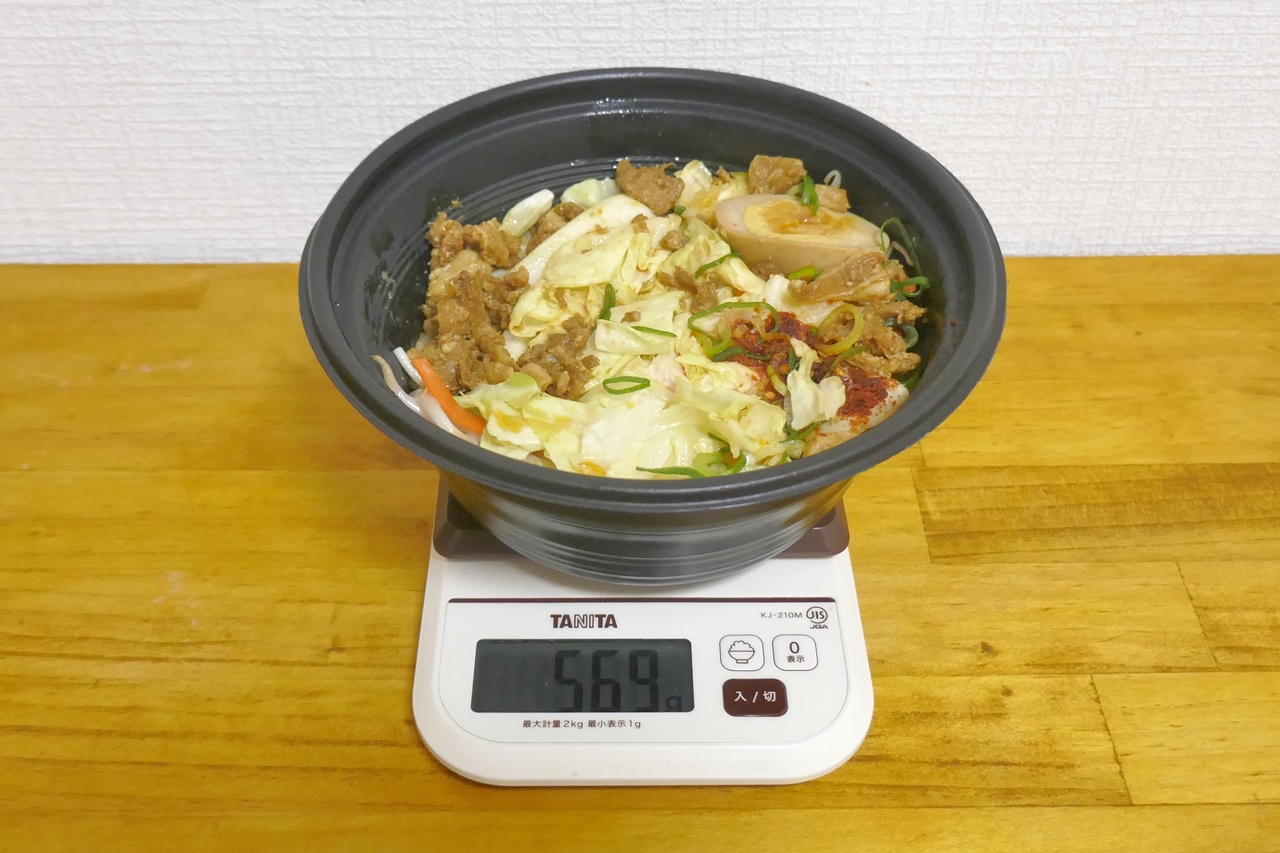 容器込みの「ビャンビャン麺」の総重量は569g