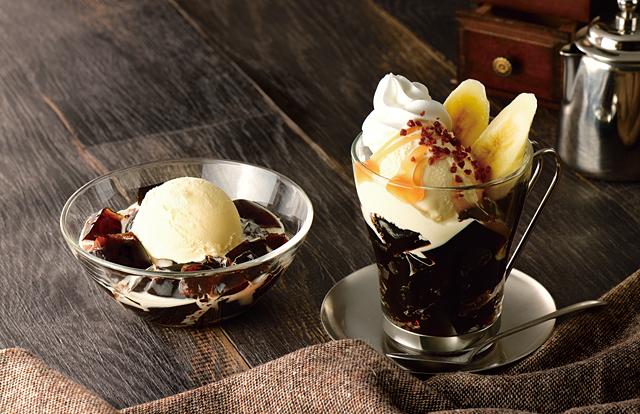 カフェ ド クリエに新スイーツ 淹れたてアイスコーヒーで作る自家製珈琲ゼリーとパフェに キャラメルバナナタルトとレモンスフレチーズケーキも ネタとぴ