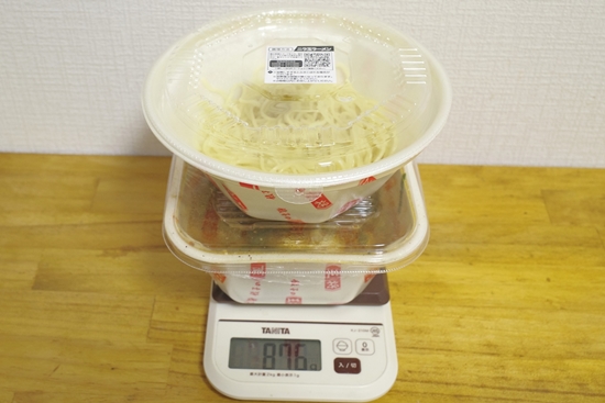 食レポ 餃子の王将で ニラ玉ラーメン をお持ち帰り 容器込み総重量は驚異の876g 野菜とひき肉がたっぷり入って食べごたえ最高 辛旨スープが麺に絡んでウマー ネタとぴ