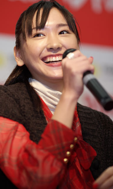 星野源さん 40 と新垣結衣さん 32 が結婚 新垣結衣さんはレプロとの専属マネジメント契約を終了 これからは二人で力を合わせながら 穏やかに生活を営んでいけたらと思っています ネタとぴ