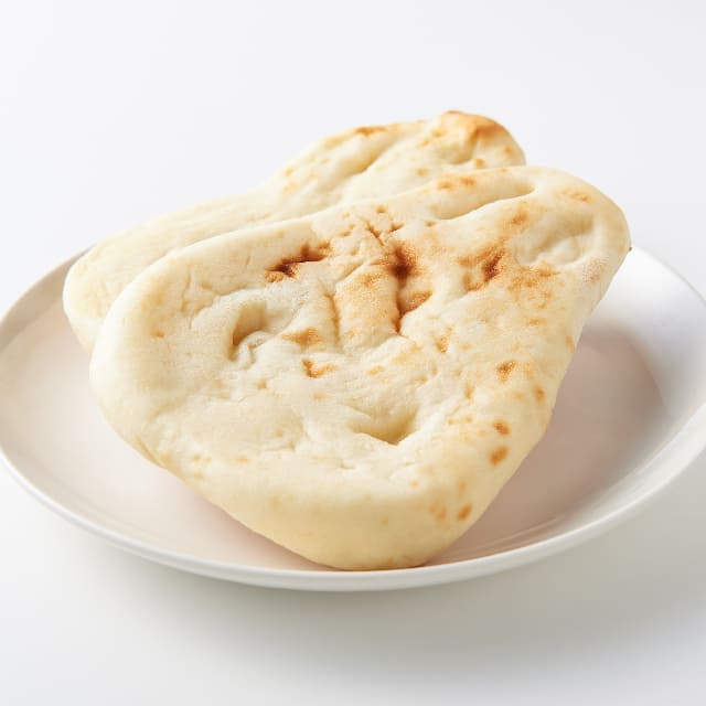 本場の製法をお手本に一枚ずつ手で伸ばして高温で一気に焼き上げた 無印良品が ナン を2枚入り税込190円で発売 賞味期限は常温で60日 そのままでも 北インドの乳製品を使ったカレーにつけるのもおすすめ ネタとぴ