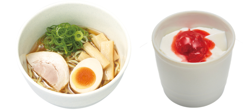 左「香味油の醤油ラーメン」、右「いちごのとろける杏仁豆腐～北海道産生クリーム使用～」