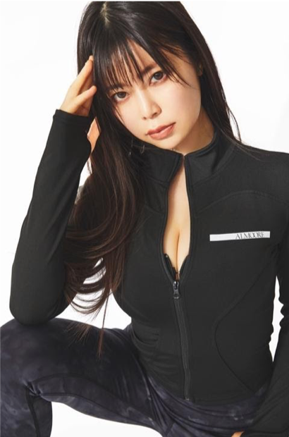 令和の峰不二子 が曲線美を披露 ボディメイク美容家 渋谷ゆりが Ldk The Beauty で寝ながらできるストレッチの入門編を紹介 ネタとぴ