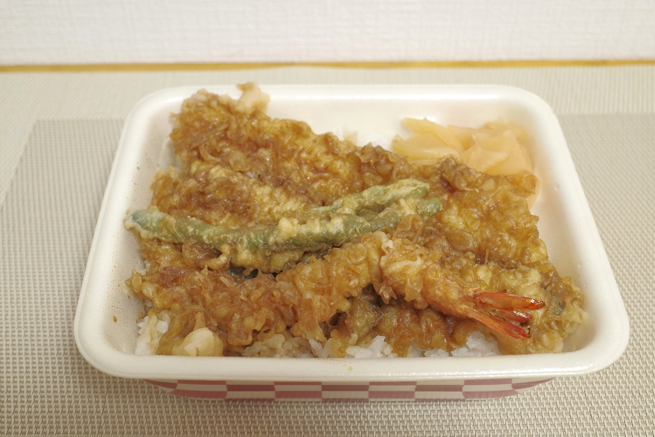 「たれづけ大江戸天丼」は、甘辛たれが染みた天ぷらが大集合！