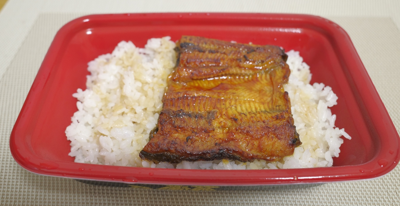 「うな丼」のうなぎの蒲焼きはご飯の量に対してもう少し大きければ満足度爆あがりですが、身は分厚く味の良さに期待！