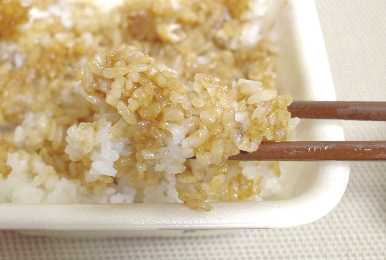 ご飯には各種天ぷら以上に天つゆが染みて味濃いめ！