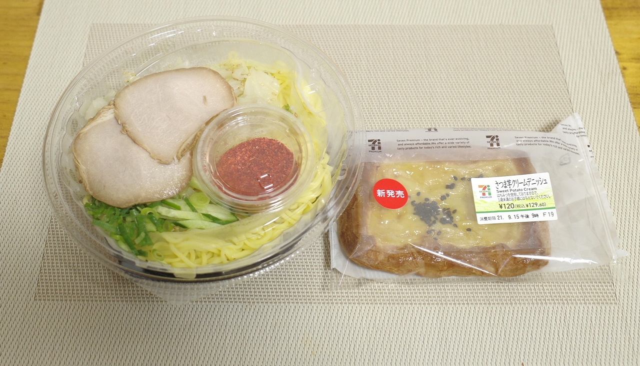 左から「辛さガツンと広島風つけ麺」、「さつま芋クリームデニッシュ」