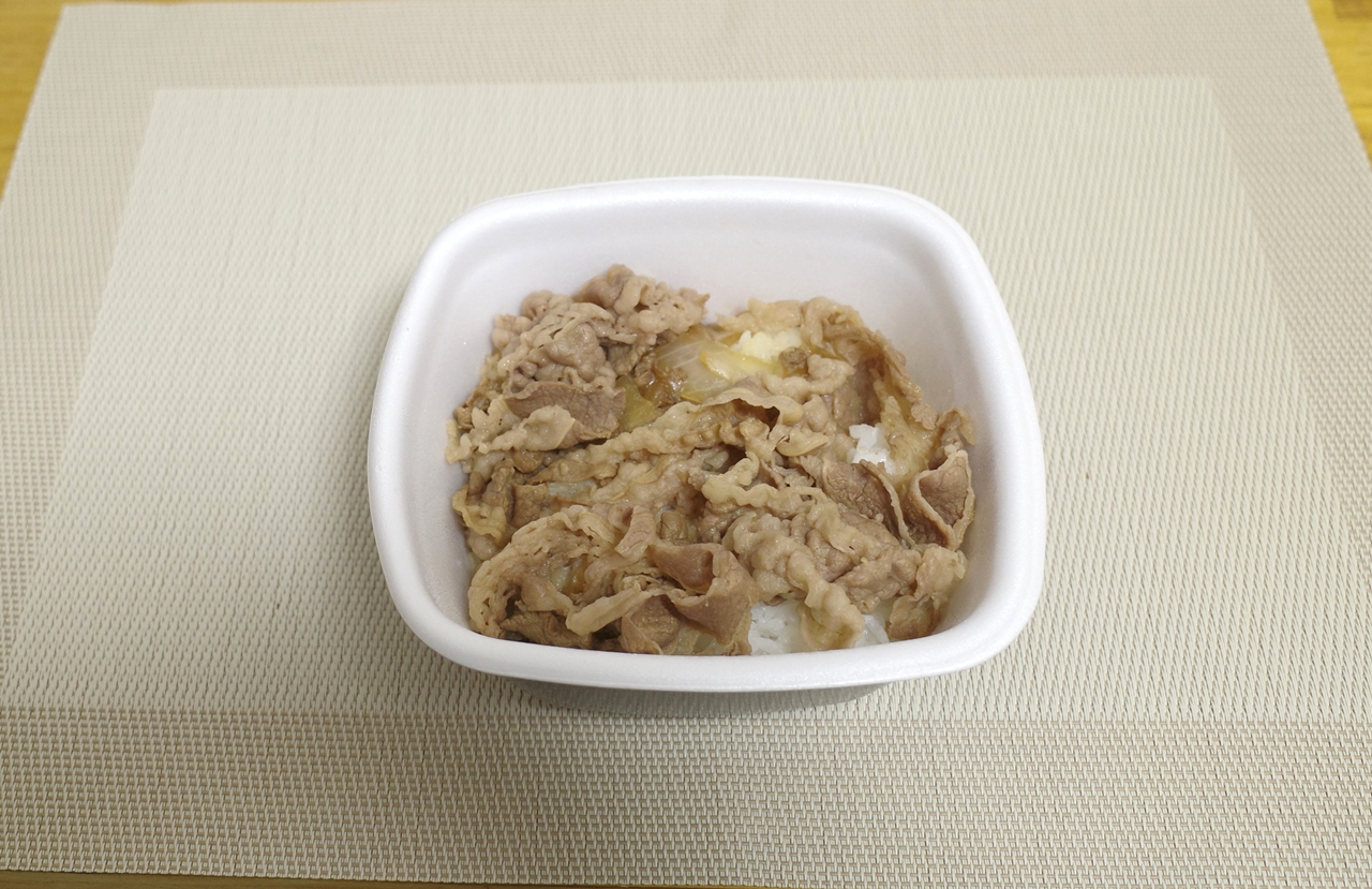 「肉だく牛ハヤシライス」に付属するご飯の見た目は「牛丼」そっくり！