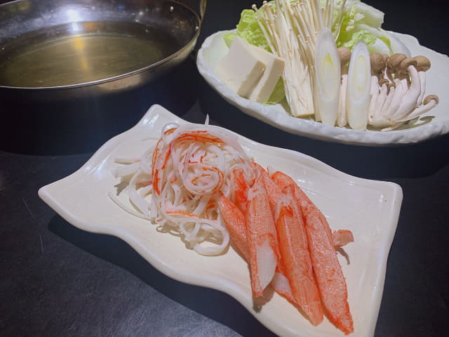 まるで蟹すき鍋 カニカマ 鍋野菜 追いだしがおかわりし放題で60分税込1 280円 北の家族 新宿店が 気分は蟹鍋 カニカマ鍋 食べ放題 を本日26日 金 スタート 〆は 税込350円のチーズリゾットで ネタとぴ