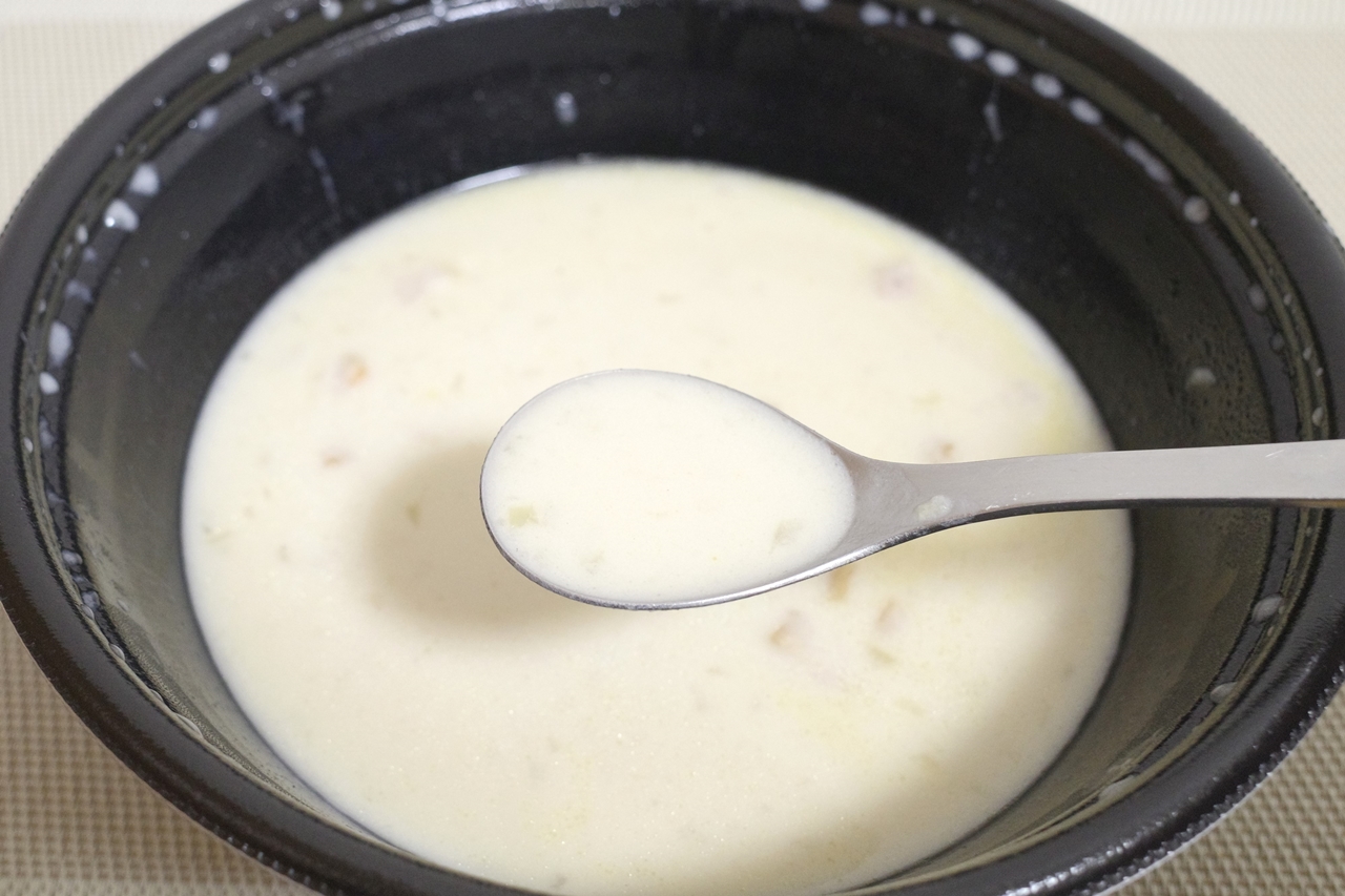 クリームスープは塩気、コク、旨味、甘味の塩梅Good!　しかも耐熱容器なので、冷めていた場合は電子レンジで加熱OK!