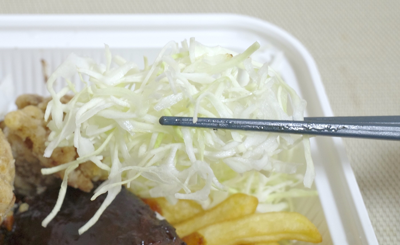 千切りキャベツはお肉メインのおかずを食べる際の箸休めにピッタリ！