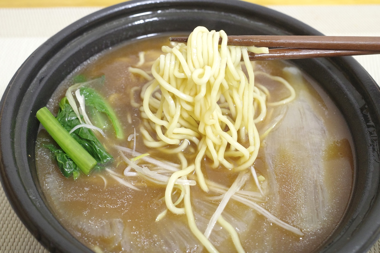 しこしこ食感の麺と、旨味豊かなスープは想像以上によく馴染みます！